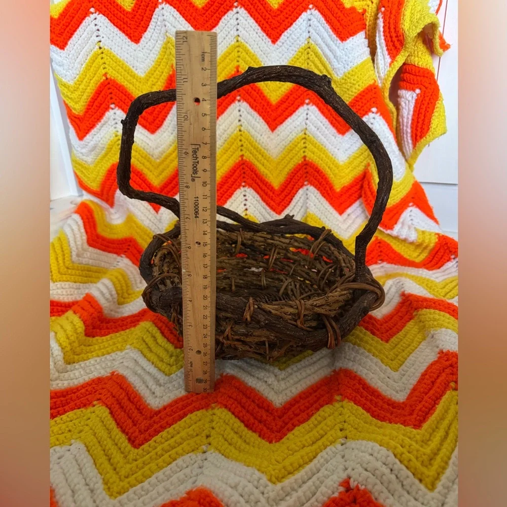 Witchcraft Inspired Twisted Sticks Basket‎